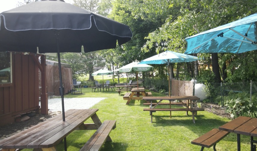 The back lawn in summer β photo: The Loft Tavern